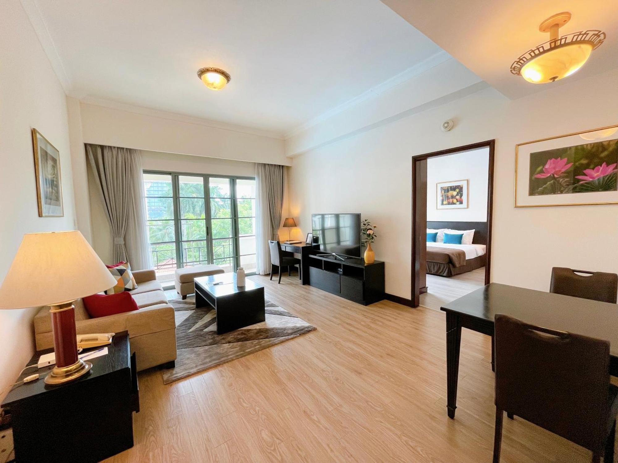 Diamond Westlake Apartment *